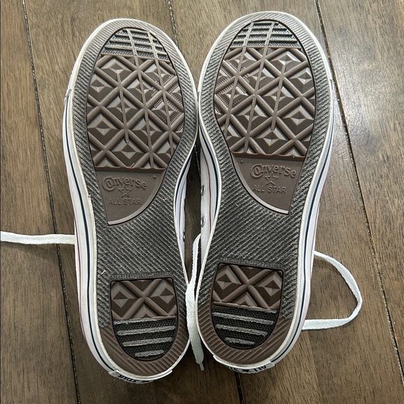 Converse White and Red Low-Top Sneakers - Picture 6 of 7